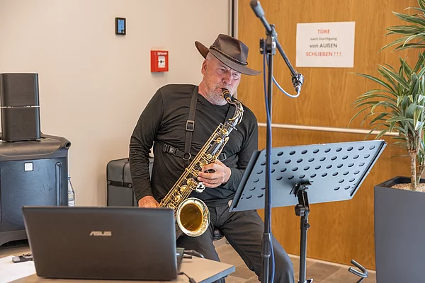 Musikalische Umrahmung des Abends durch Friedbert Heckmann mit "BLACK SAX"!
