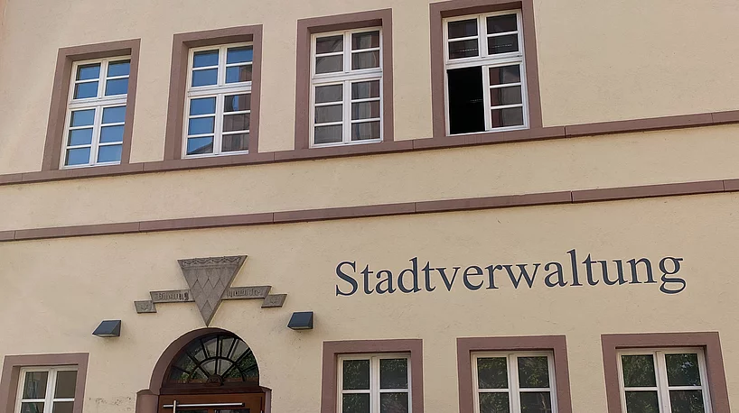 Eingang Verwaltungsgebäude II